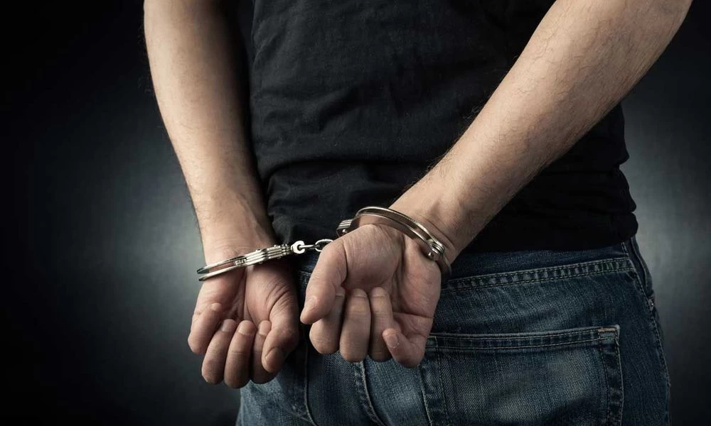 Στη «φάκα» κύκλωμα που προμήθευε αλλοδαπούς με πλαστά έγγραφα